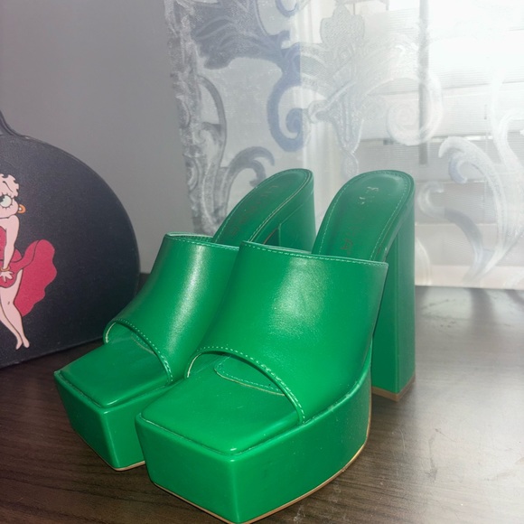 Green Platform Heels - Picture 3 of 5